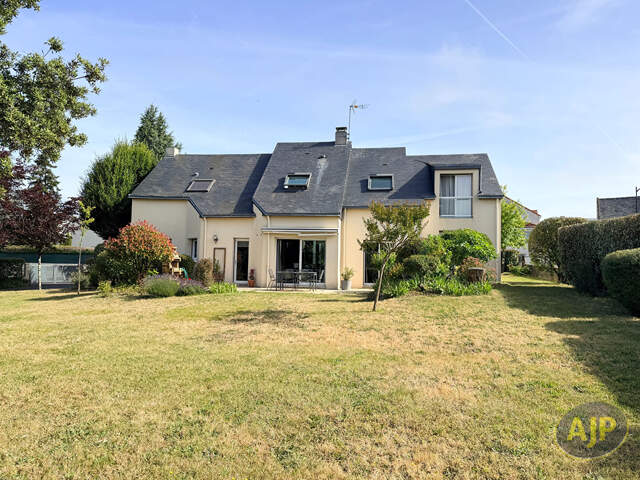 EXCLUSIVITÉ  ST HERBLAIN BOURG VASTE MAISON 4 CH + BUREAU — photo du bien