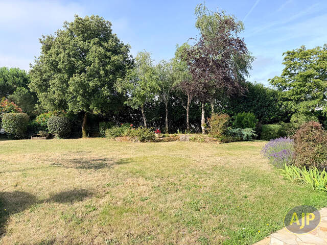 EXCLUSIVITÉ  ST HERBLAIN BOURG VASTE MAISON 4 CH + BUREAU — photo du bien