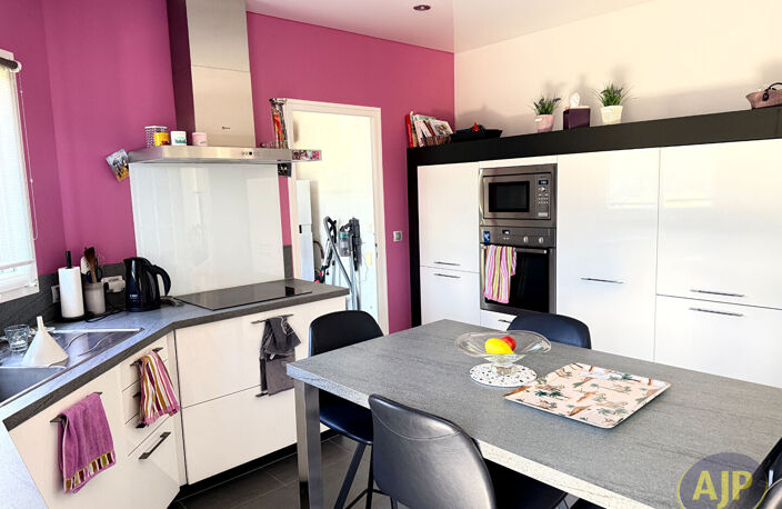 EXCLUSIVITÉ  ST HERBLAIN BOURG VASTE MAISON 4 CH + BUREAU — photo 4