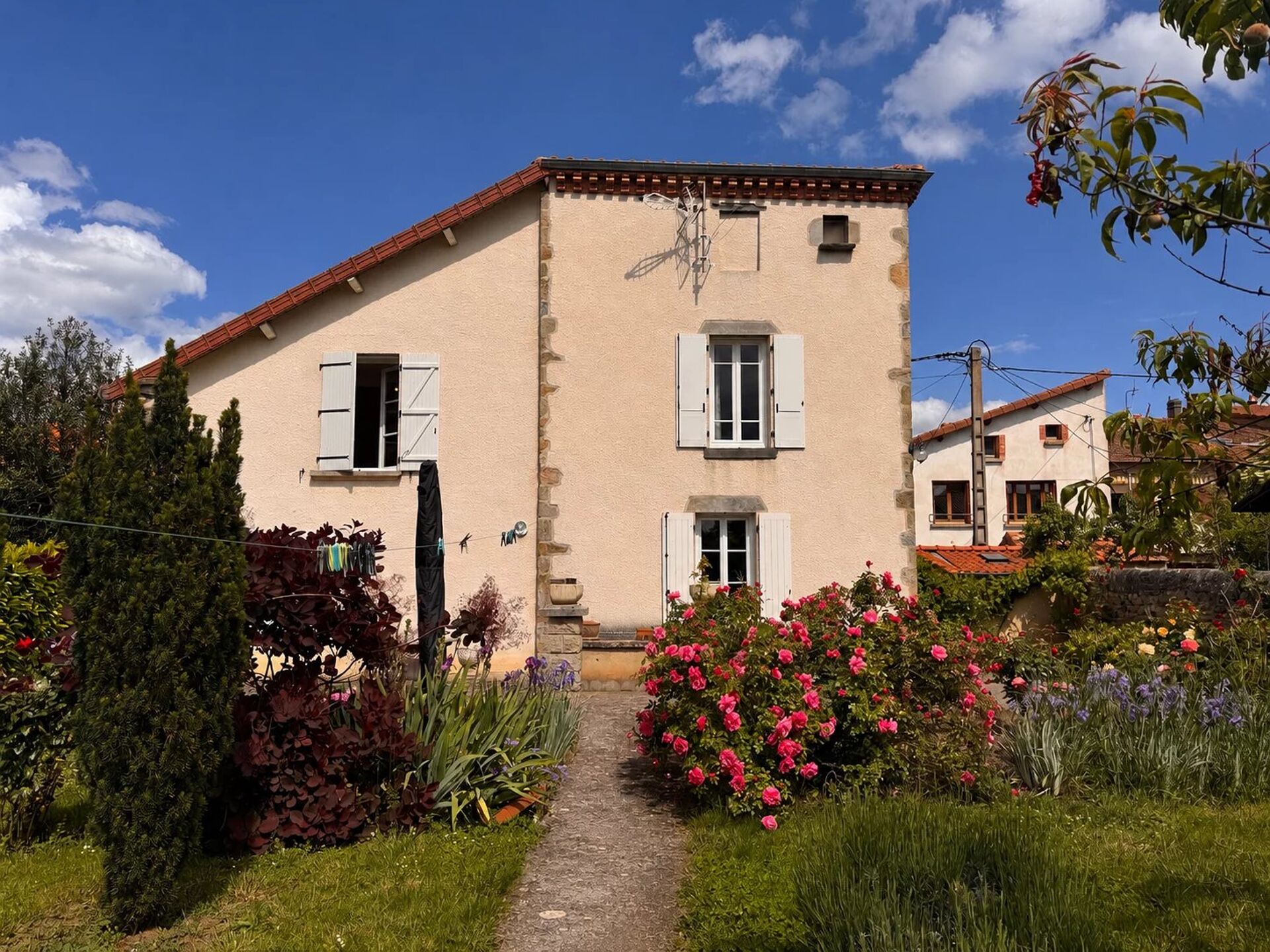 Maison 8 pièces 160 m² · à Le Breuil-sur-Couze · 160 m² · 265 000 €