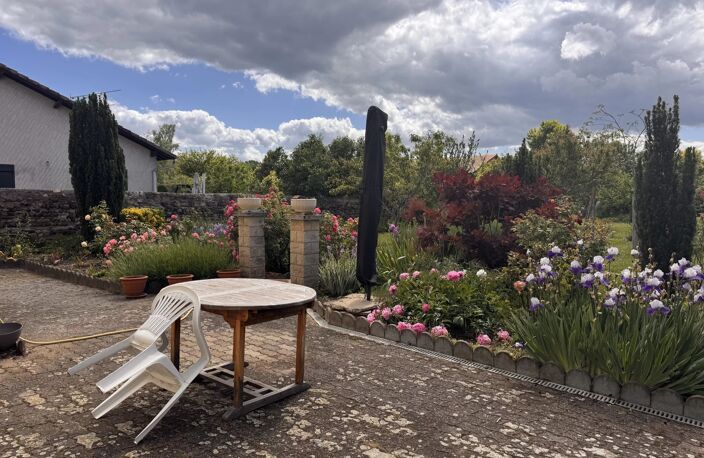 GRANDE MAISON AVEC JARDIN ET GARAGE — photo 3