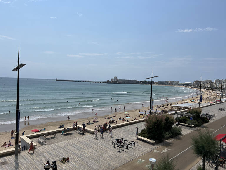 Face mer  Les Sables-d'Olonne   APPARTEMENT T4   3 chambres — photo 1