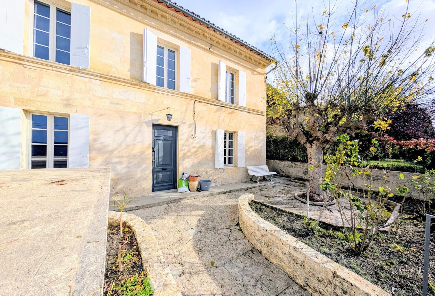 Maison en pierre 4 chambres - jardin + dépendance + garage — photo 1