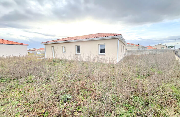 EXCLUSIVITE : FEURS VILLA NEUVE PLAIN-PIED AVEC 3 CHAMBRES E — photo 2
