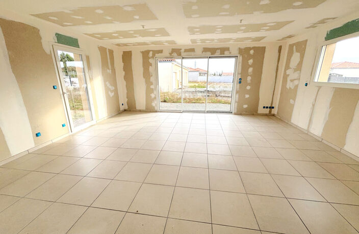 EXCLUSIVITE : FEURS VILLA NEUVE PLAIN-PIED AVEC 3 CHAMBRES E — photo 5