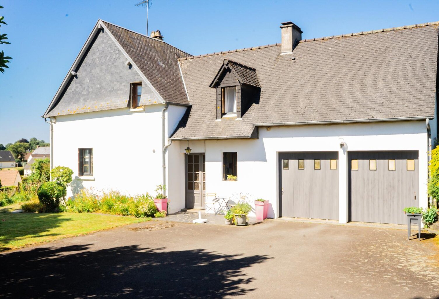 Maison de charme avec fort potentiel  145 m²  Terrain de 1 558 m²  Sourdeval (50150) — photo 1