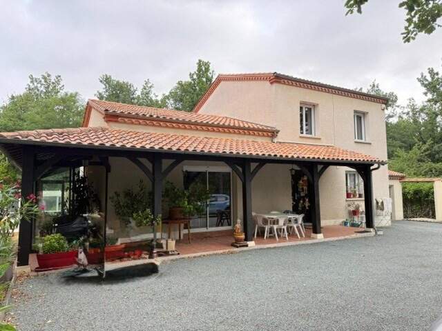 Grande maison avec piscine et terrain clôt proche de Villeréal — photo du bien