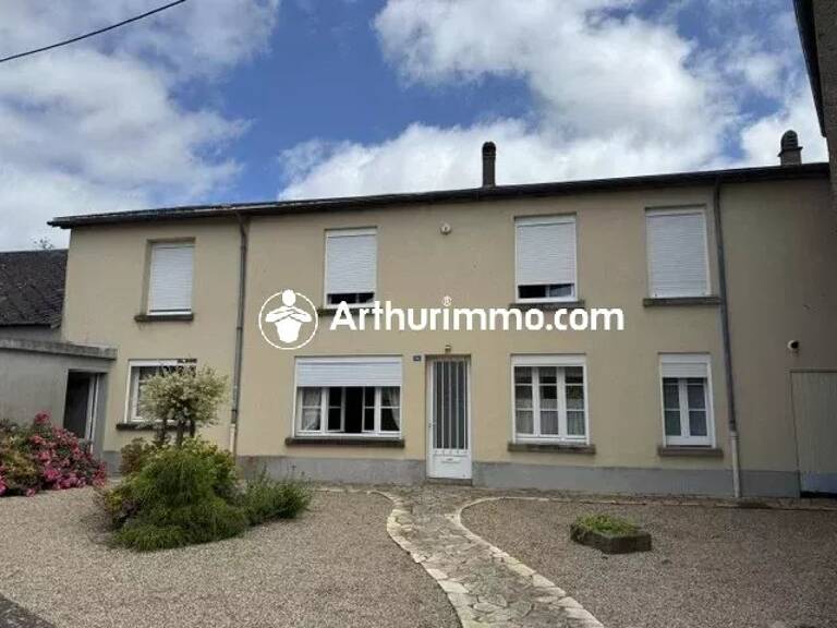 Maison de 110m² avec dépendance et garage — photo 1