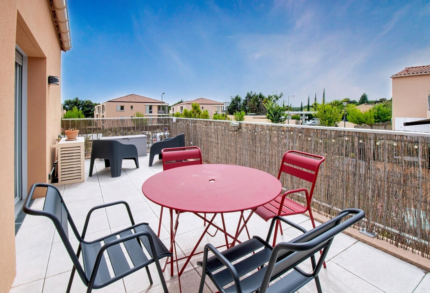 Bel appartement T2 récent de 47m2 avec terrasse et parking — photo 1