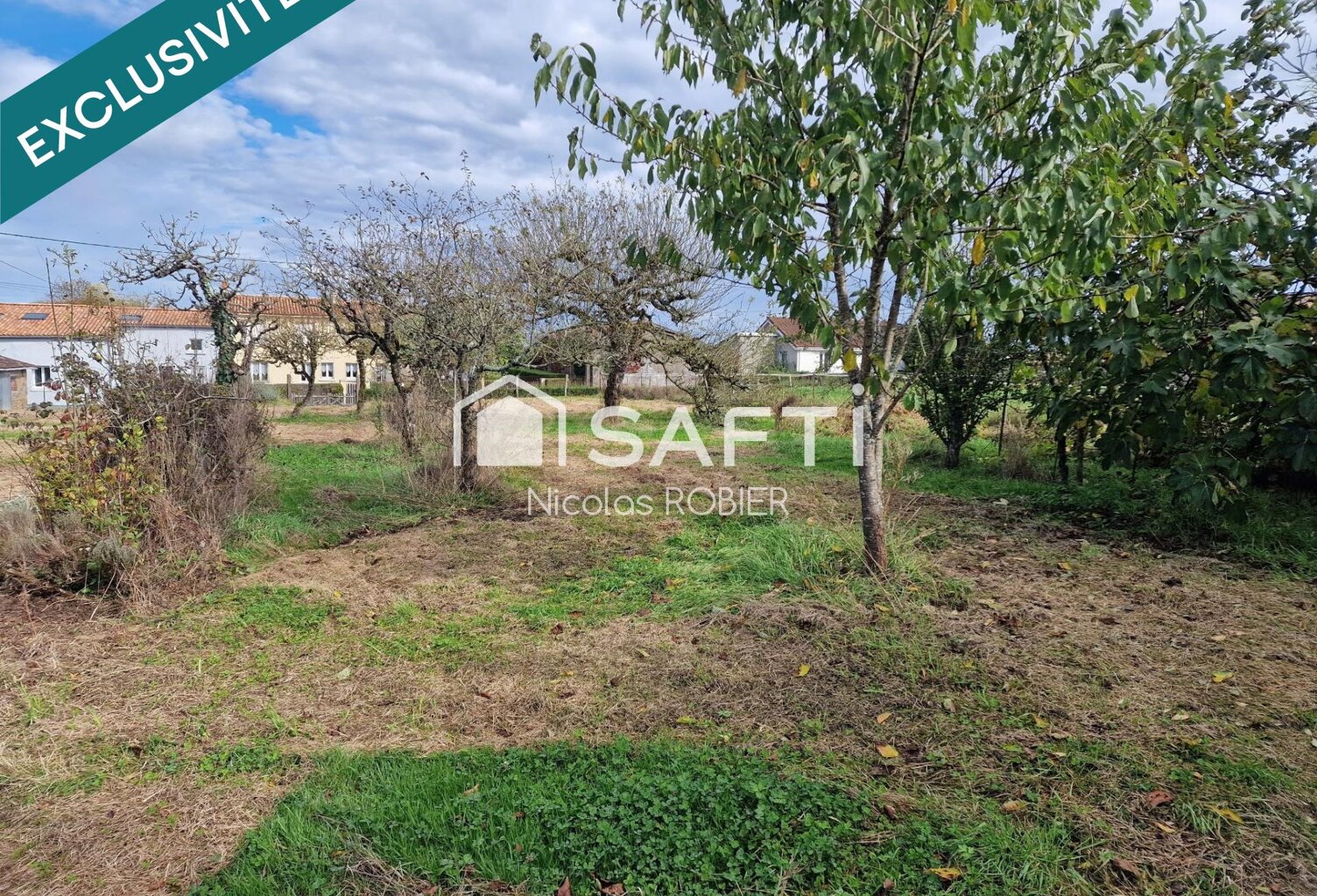 Terrain constructif, clos, plat, deux entrées — photo 1