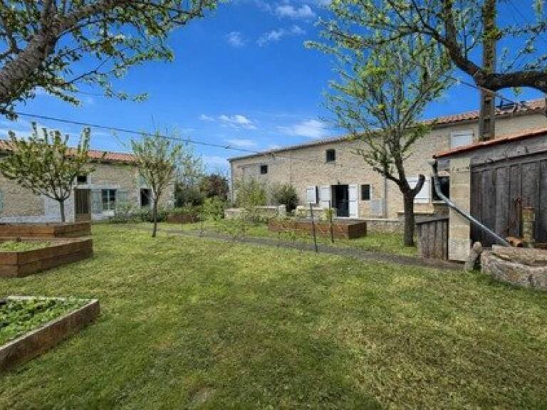 BEL ENSEMBLE IMMOBILIER COMPOSE DE 2 MAISONS EN PIERRE / TERRAIN CONSTRUCTIBLE  A  AIFFRES ! — photo 1