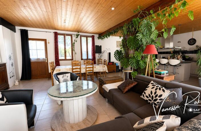 Nuaillé sur Boutonne Maison de plain pied de 131 m² avec 3 chambres, jardinet, garage et dépendance — photo 3