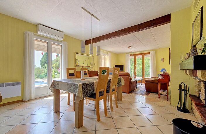 Une villa familiale de plain-pied au cœur d'un véritable écrin de verdure, sans vis-à-vis, dans un environnement privilégié. — photo 4