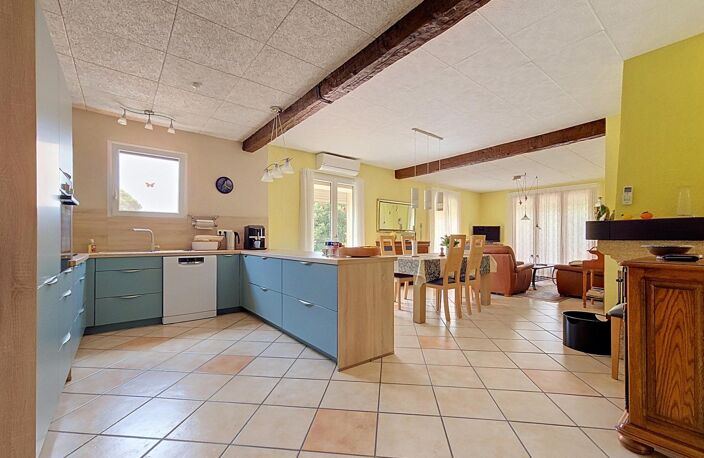 Une villa familiale de plain-pied au cœur d'un véritable écrin de verdure, sans vis-à-vis, dans un environnement privilégié. — photo 5