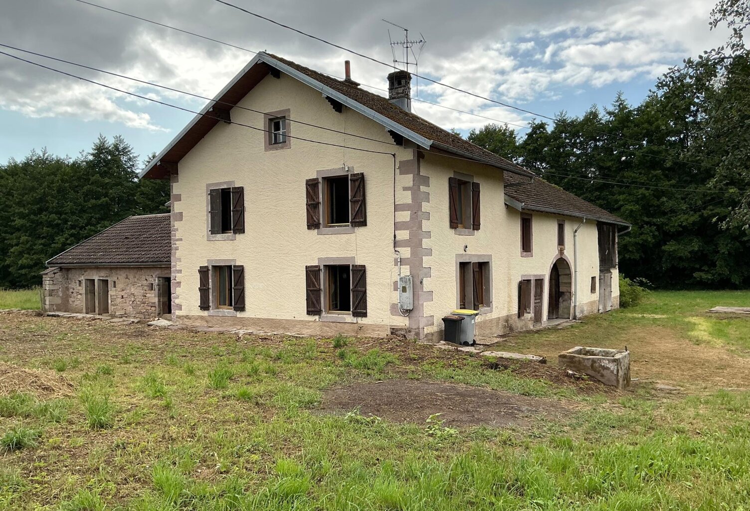 ferme, 160 M2, ( pièces , 3 chambres, écuries, dépendances, 3 hectares de terrain — photo 1