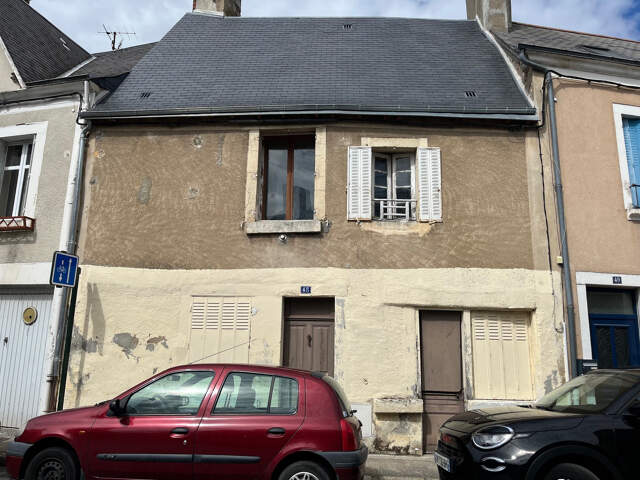 A VENDRE - Maison à réhabiliter avec jardin Argenton-sur-Cre — photo du bien