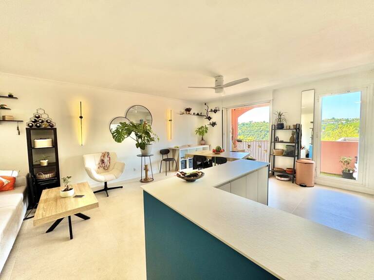 Nice Saint-Pierre-de-Féric – 2P de 65 m² rénové avec terrasse et aperçu mer — photo 1