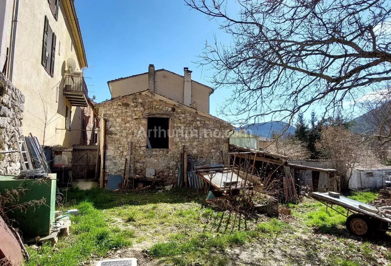 GRANGE A RESTAURER SUR 690M² CONSTRUCTIQBLE — photo 1
