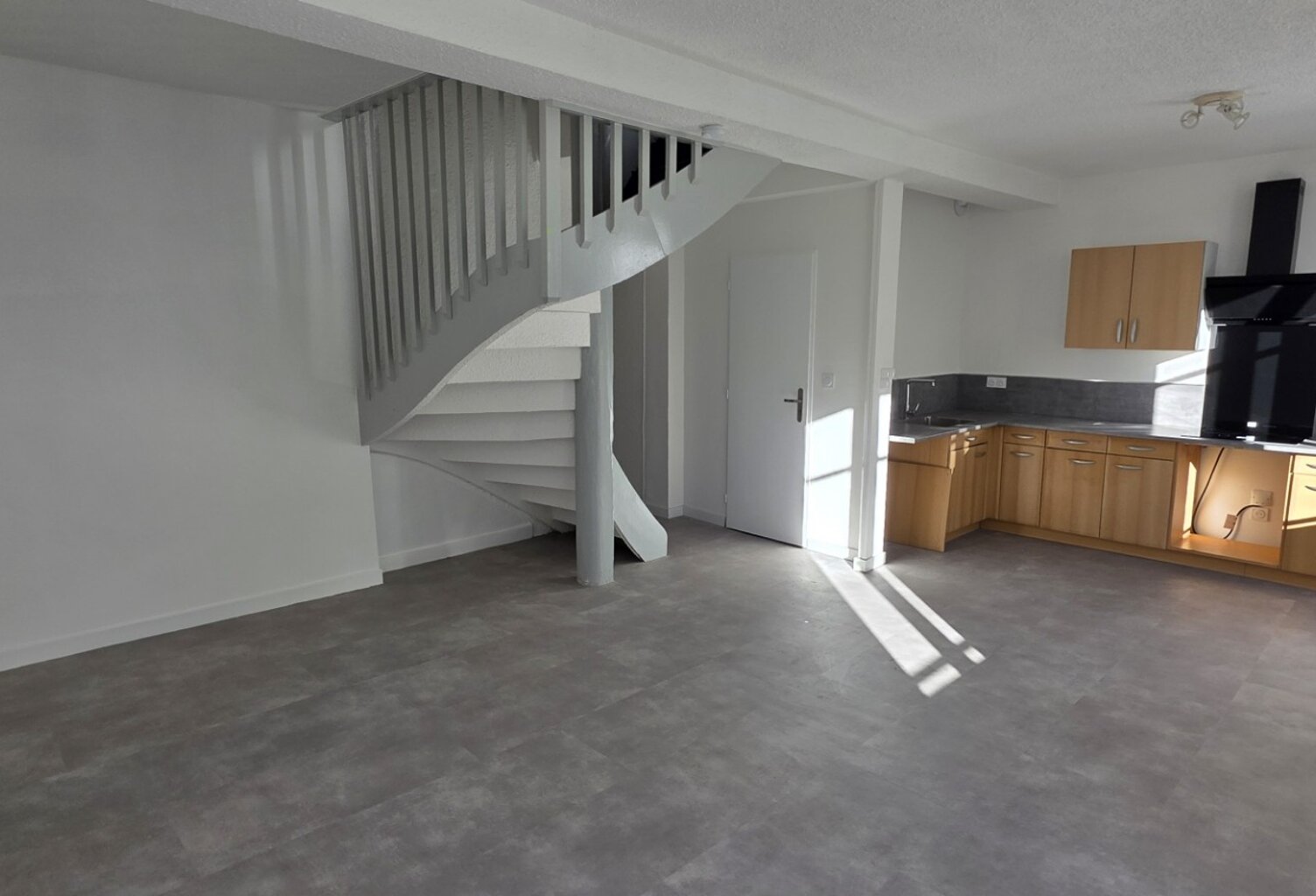 Location appartement 4 pièces 96 m² à Morestel (38510) — photo 1