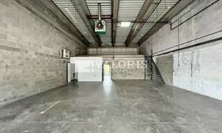 Commerce  1196 m² à louer à Blyes (01150)