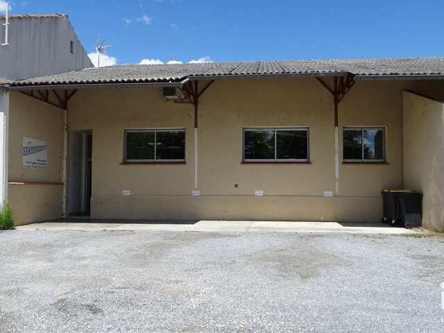 Vente Local d'activités 250 m&sup2; — photo du bien