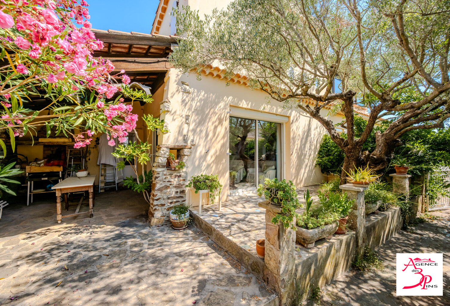 Exclusivité<br><br>Passée une belle aire de stationnement pour p — photo 1