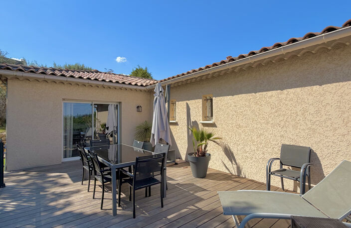 Grande maison familiale idéalement située, proche commerces et commodités — photo 2