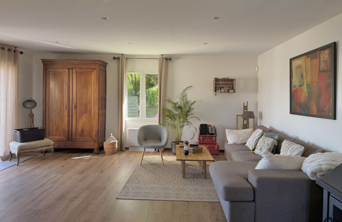 Grande maison familiale idéalement située, proche commerces et commodités — photo 3