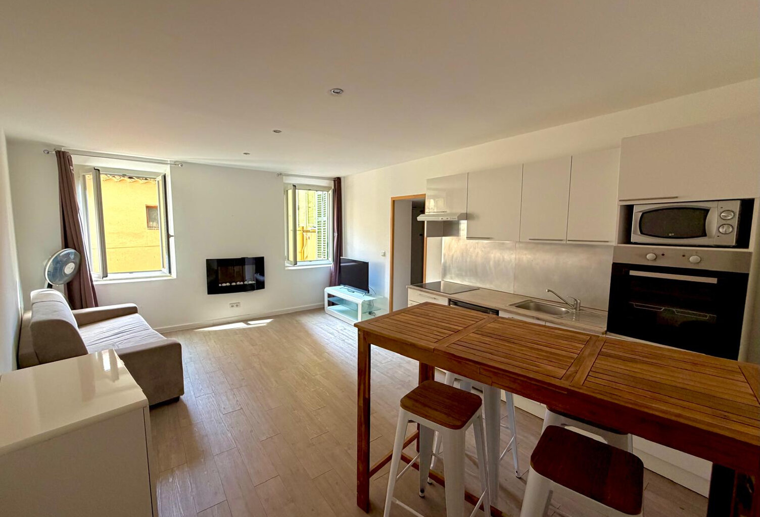 Exclusivité Menton Rue Pietonne 2p en duplex refait à neuf — photo 1