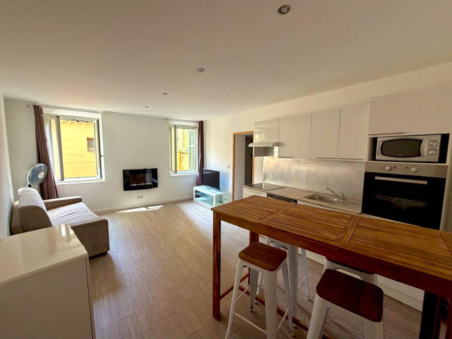 Exclusivité Menton Rue Pietonne 2p en duplex refait à neuf — photo du bien