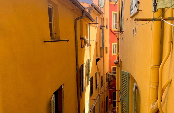 Exclusivité Menton Rue Pietonne 2p en duplex refait à neuf — photo 2