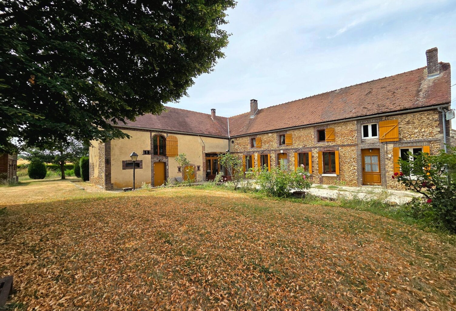 Maison de campagne en pierre avec cinq chambres — photo 1