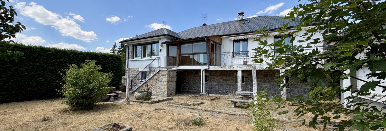 Maison 9 Pièces 151 m² à vendre à Peyre en Aubrac (48130)