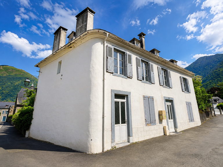 Immeuble de caractère au coeur de la Vallée des Gaves   Habit — photo 1