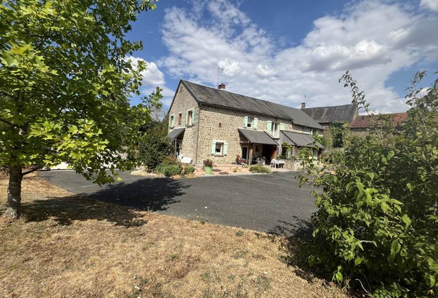 Maison en pierre de 7 pièces principales — photo 1