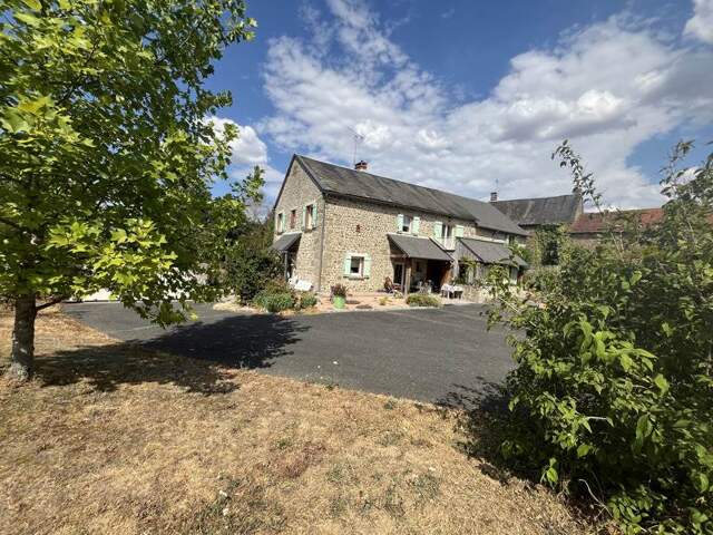 Maison en pierre de 7 pièces principales — photo du bien