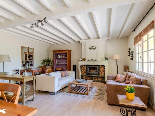 Maison en pierre de 6 pièces principales — photo du bien