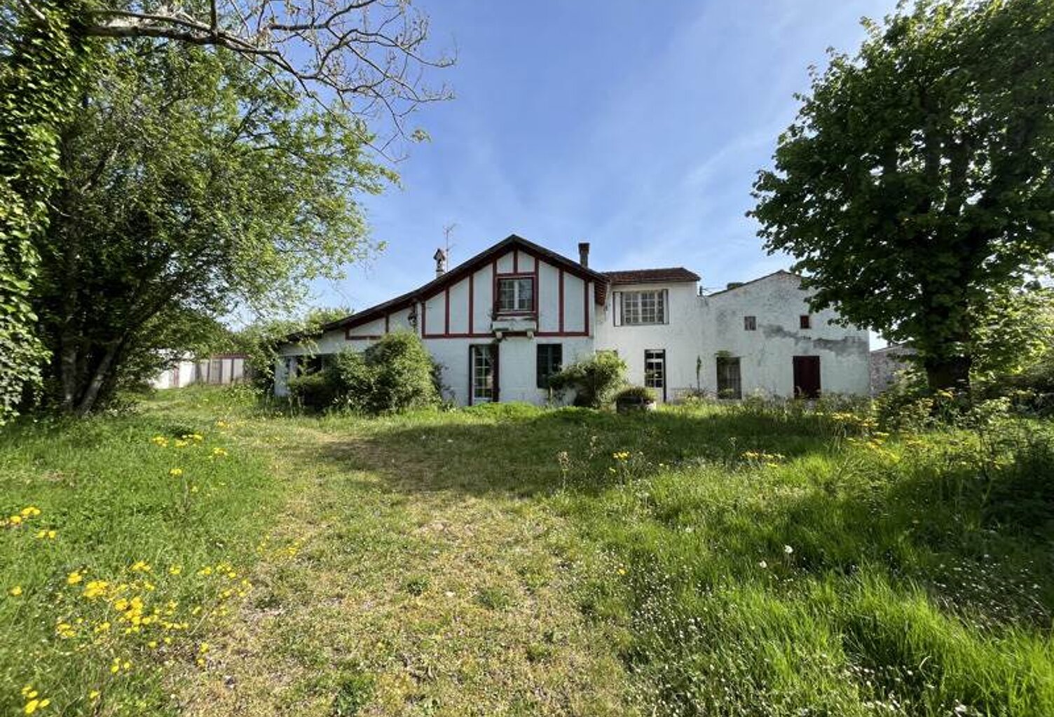 Charentaise de 9 pièces principales — photo 1