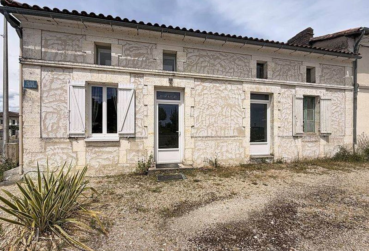Maison en pierre de 3 pièces principales — photo 1