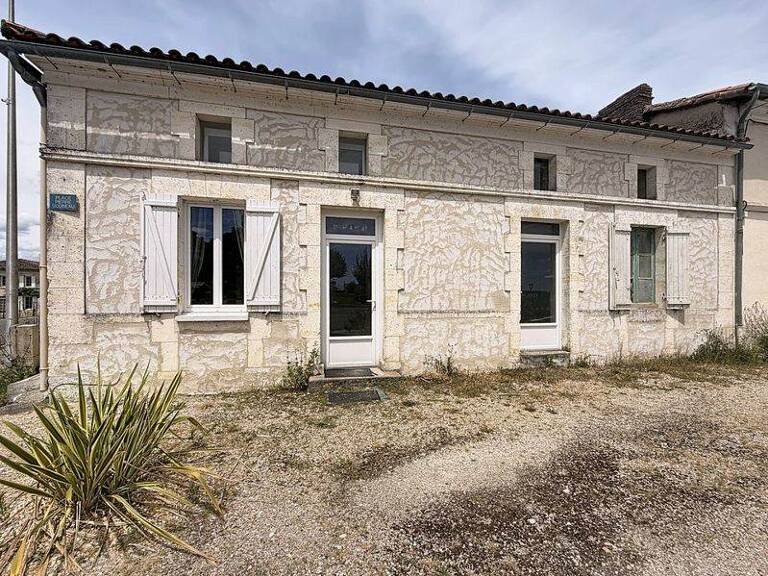 Maison en pierre de 3 pièces principales — photo 1