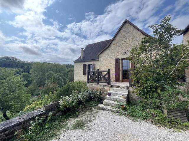 Maison en pierre de 4 pièces principales — photo du bien