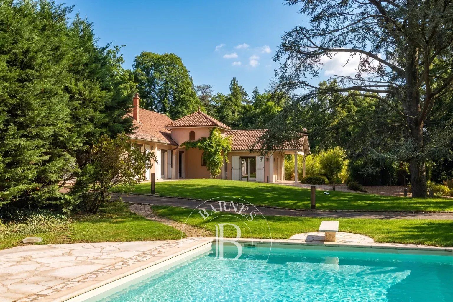Maison � T9