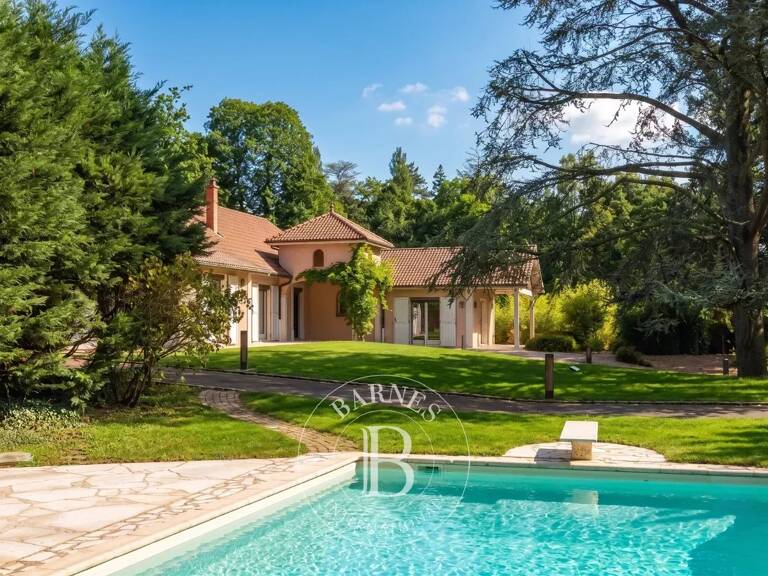 Ecully - Maison familiale d'environ 283 m² - Parc de 4600 m² avec piscine - 5 chambres - Garages — photo 1