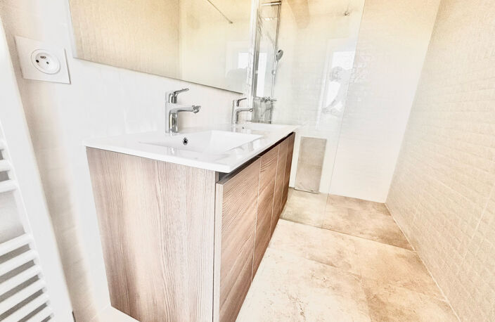 MOUGINS VILLA T5 REFAIT A NEUF JARDIN 2 PARKINGS — photo 5