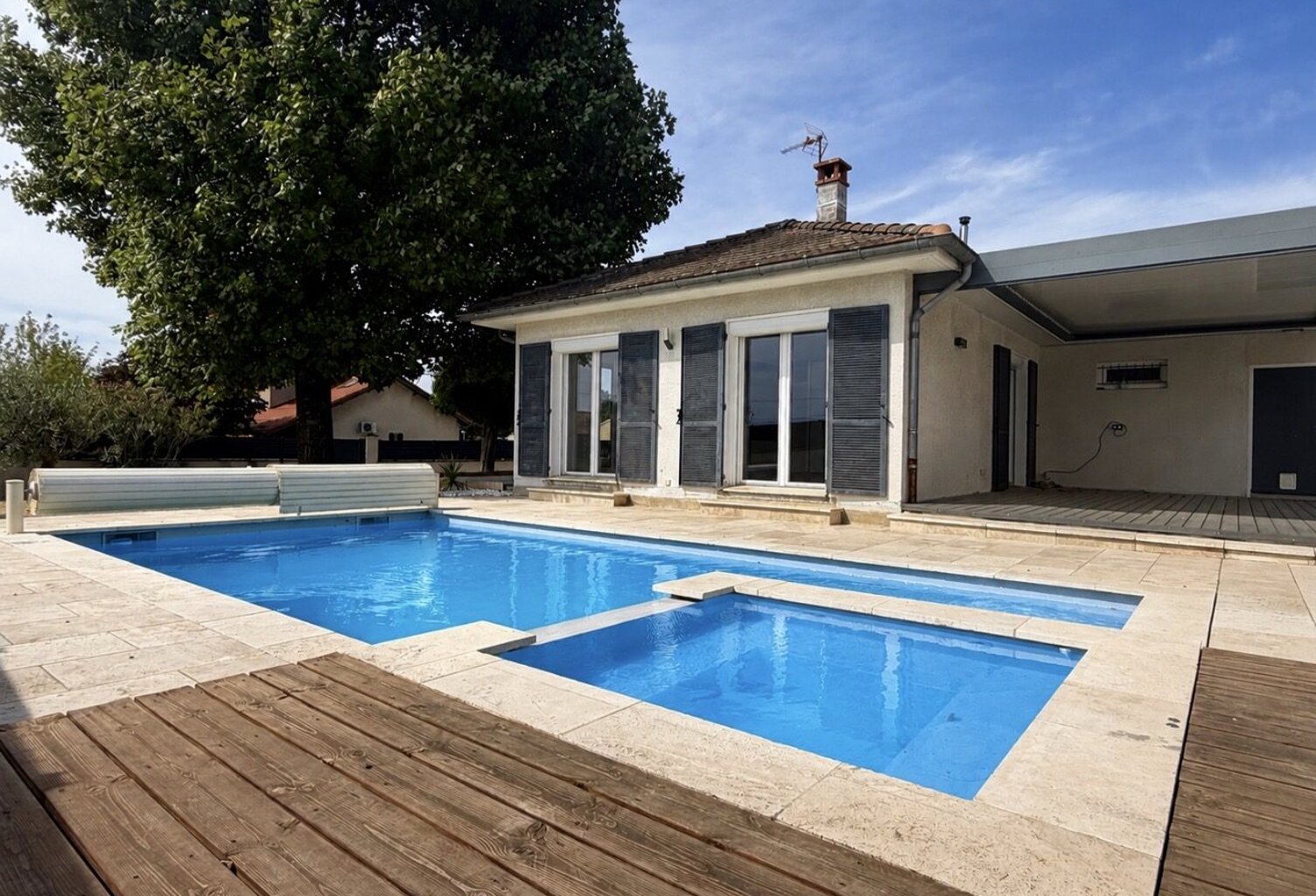 Maison 5 Pièces à CHATEAUNEU SUR ISERE — photo 1