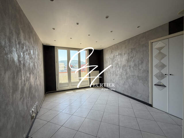 ECHIROLLES Appartement T3 DERNIER ETAGE — photo du bien