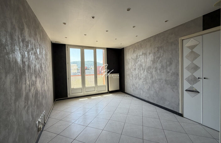 ECHIROLLES Appartement T3 DERNIER ETAGE — photo 3