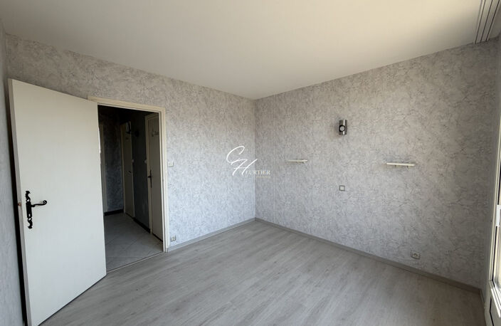 ECHIROLLES Appartement T3 DERNIER ETAGE — photo 4