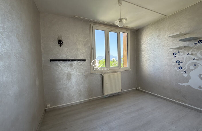 ECHIROLLES Appartement T3 DERNIER ETAGE — photo 5