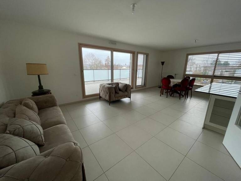 Appartement T4 meublé À Louer - 01210 FERNEY VOLTAIRE — photo 1
